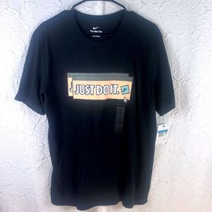 Nike Just Do It Pixel Graphic Short Sleeve T-Shirt Black Medium DX1065-010